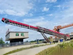 Crawler-Mounted Mobile Ship Loader